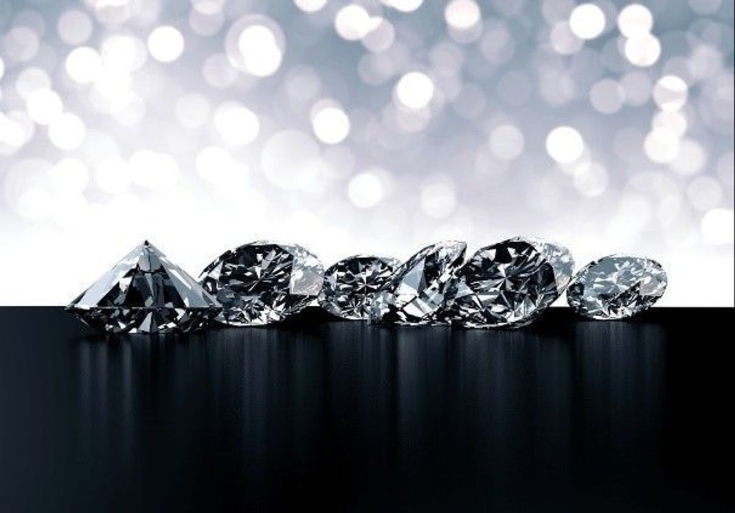 Für Hollywoods Schönheiten regnet es Diamanten. Wer hat wohl den dicksten Klunker am Finger? | fotolia.com © sarawut795