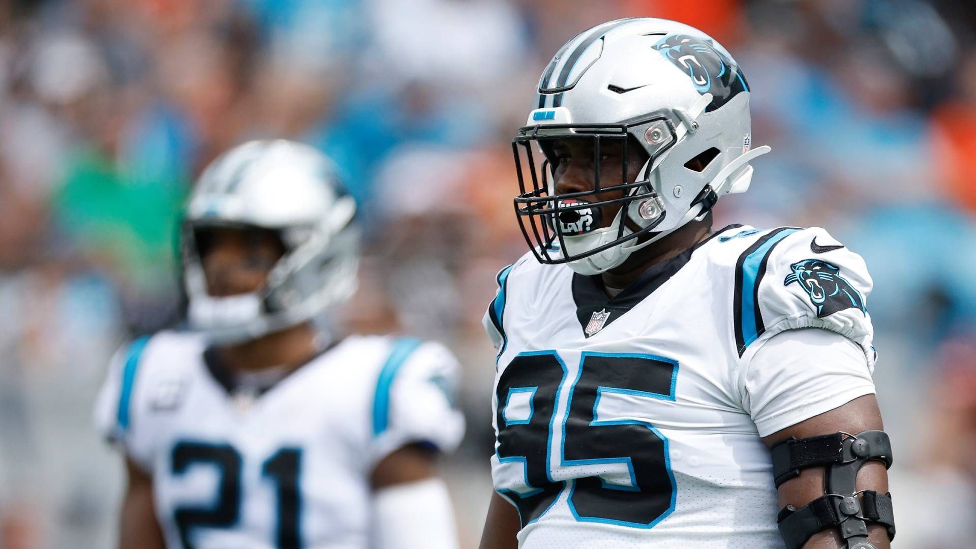 
                <strong>Derrick Brown (Carolina Panthers)</strong><br>
                Für "Pro Football Focus" war der Defensive Tackle der Spieler der Panthers, der sich in der Saison 2022 am stärksten entwickelt hat. Mit 67 Tackles stellte Derrick Brown zudem einen Franchise-Rekord für seine Position auf. Die Panthers stellen sich neu auf und sind auf einem guten Weg, dem Brown wohl auch ein fünftes Jahr angehören dürfte.ran-Prognose: Fifth Year Option wird gezogen.
              