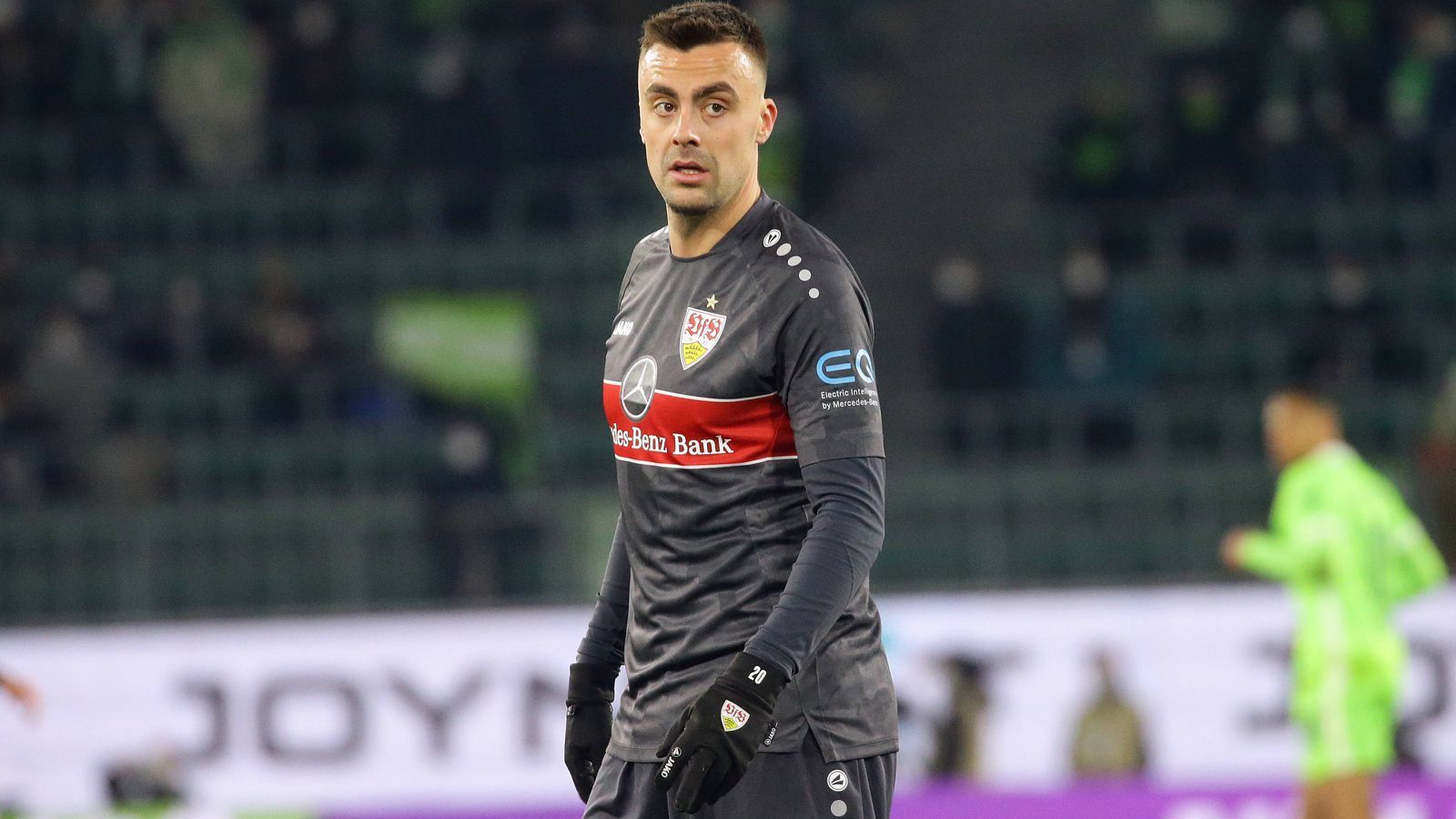 
                <strong>Platz 13: VfB Stuttgart</strong><br>
                &#x2022; Abgänge zu anderen Bundesligaklubs: 14<br>&#x2022; Meiste Abgänge an: FC Bayern München, Eintracht Frankfurt, Borussia Dortmund, FSV Mainz 05 (je 2)<br>
              