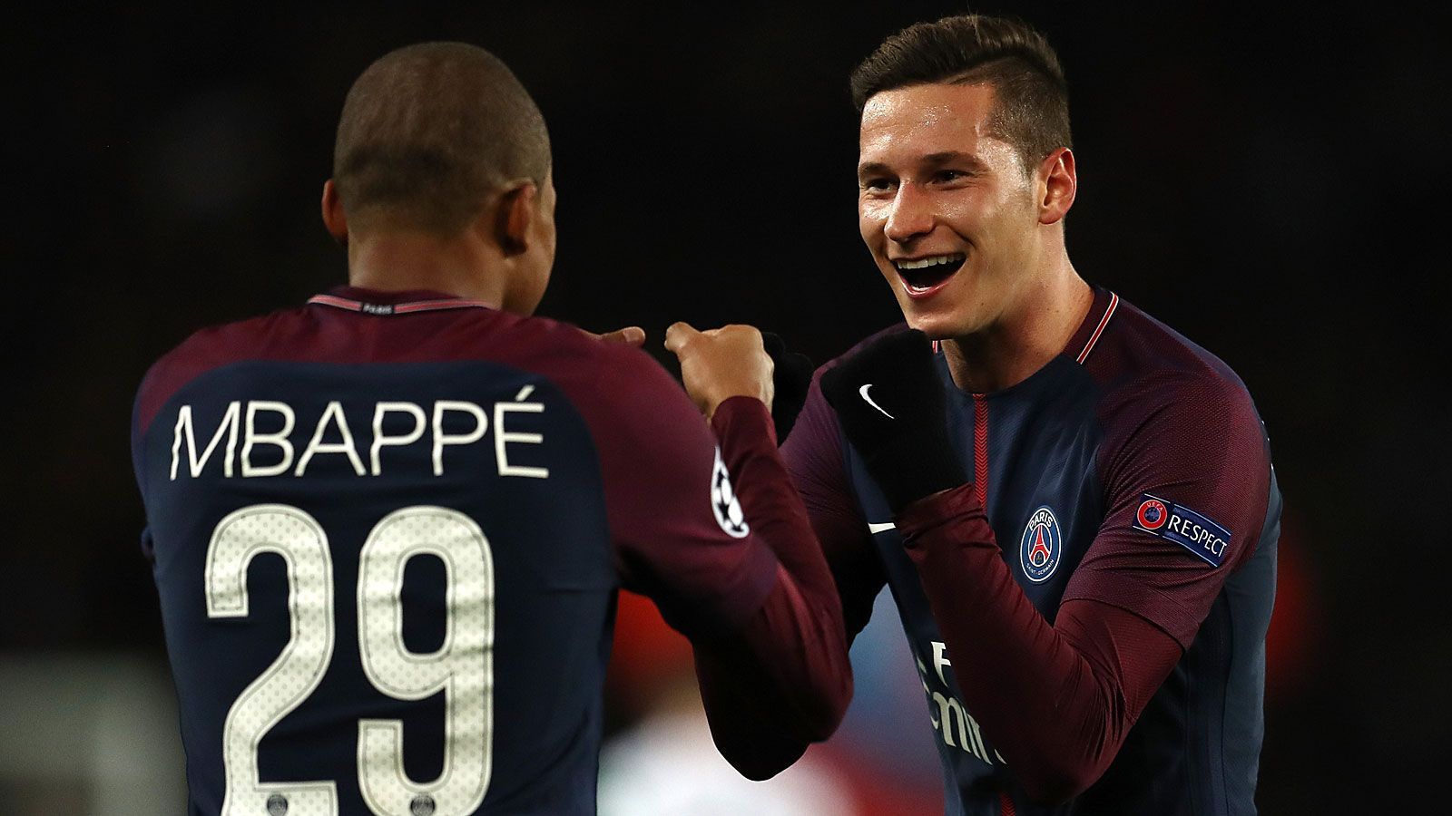 
                <strong>Überzeugende Premieren-Saison bei PSG</strong><br>
                Angebahnt haben sich die starken Leistungen in Russland bereits während der Saison 2017/2018, seiner ersten für Paris St. Germain. Für Frankreichs nationalen Triple-Gewinner traf er 13 Mal in der Ligue 1 (in 28 Einsätzen), dazu kommen 4 Tore in 8 Champions-League-Einsätzen sowie 4 Treffer in 5 Partien der Coupe de France. Chapeau!
              