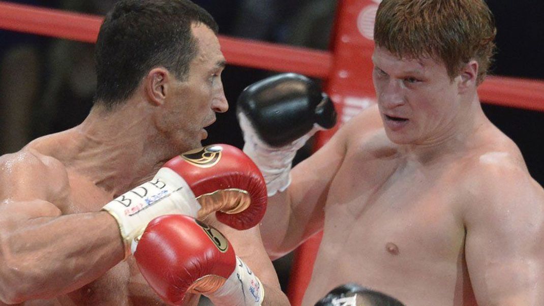 Ukrainer schlägt Russen: Wladimir Klitschko (l.) behauptete sich gegen Alexander Powetkin