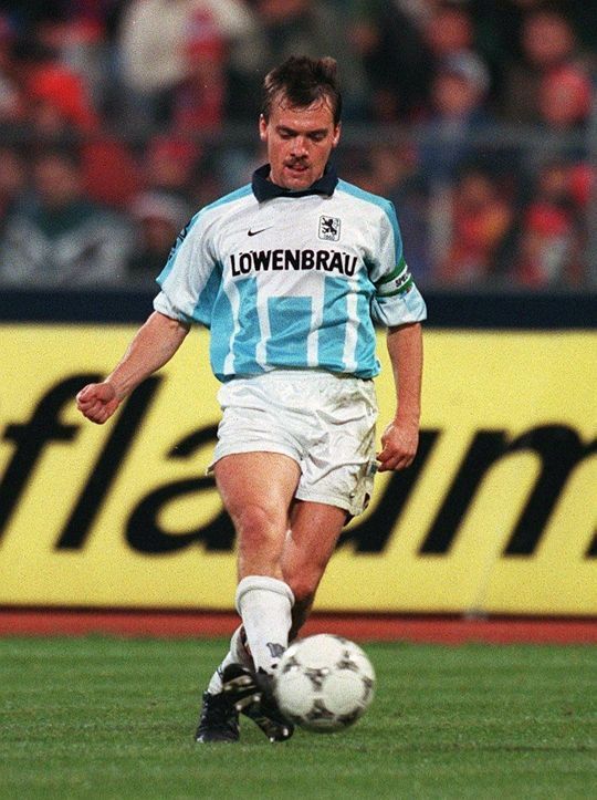 
                <strong>Manfred Schwabl</strong><br>
                Manfred "Manni" Schwabl. Hier kickt er den Ball für den TSV 1860 München. Jetzt geht es für Deutschland gegen die Türkei ran
              