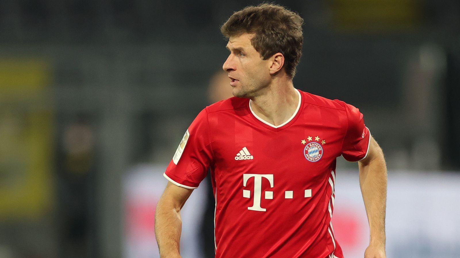 
                <strong>Thomas Müller (FC Bayern München)</strong><br>
                Der Weltmeister macht sicher nicht sein bestes Spiel, ist aber trotzdem irgendwie immer beteiligt, wenn es gefährlich wird. Verbucht einen Assist, weil er vor Alabas Freistoß-Tor den Ball stoppt. Hätte kurz vor Schluss fast noch ein weiteres Tor vorbereitet, aber Lewandowskis Treffer zählt nicht. ran-Note: 3
              