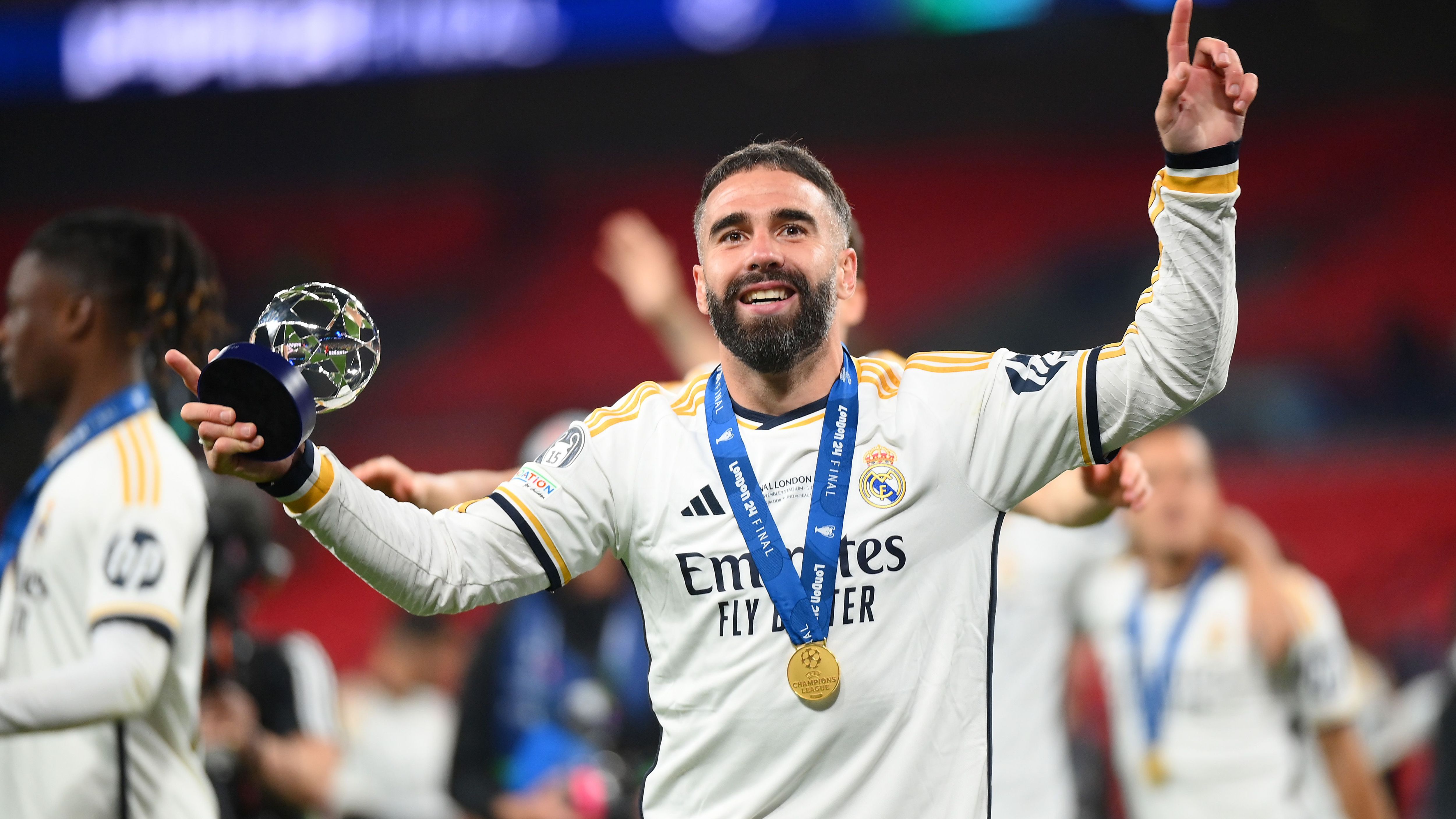 <strong>"AS" (Spanien)</strong><br>"Der Fünfzehnte der Unbesiegbaren: Madrid gewinnt erneut die Champions League durch Tore von Carvajal und Vinícius. Über drei Viertel des Spiels war die Borussia besser, doch am Ende schloss die Legende auf."