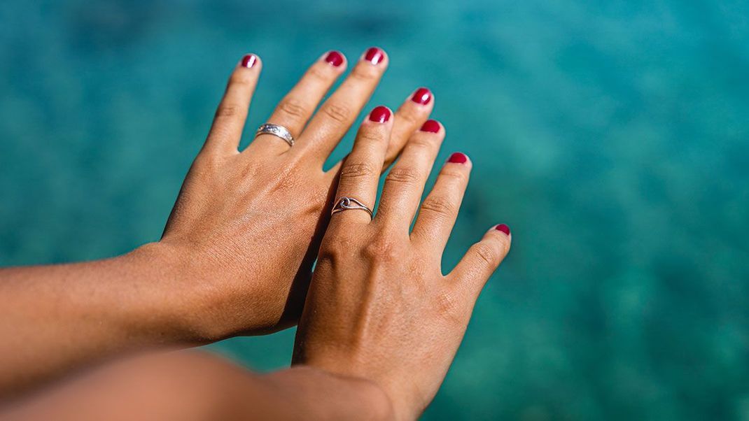 Von Rot bis Braun – eins ist klar: Diese Saison kommt man an diesen Nail-Polish-Trends nicht vorbei. Wir zeigen dir die schönsten Looks!