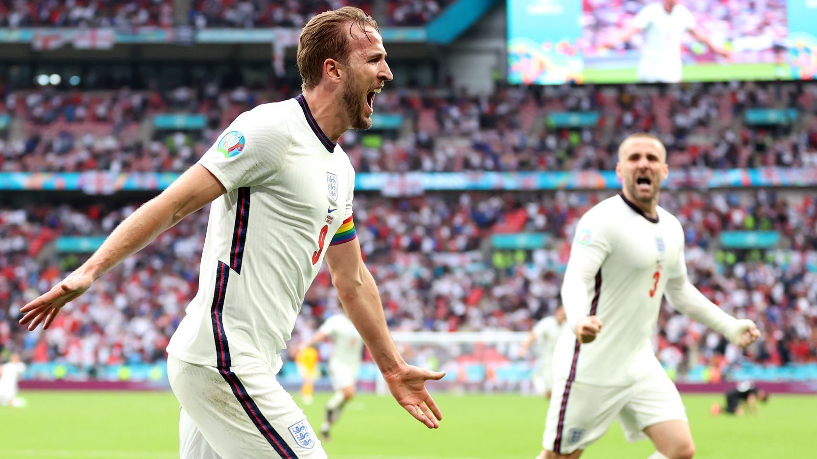 
                <strong>Jetzt trifft auch noch Kane</strong><br>
                Nach dem 2:0-Sieg gegen das DFB-Team herrscht bei den Engländern nicht nur große Aufbruchstimmung, sondern auch Erleichterung. Dies dürfte besonders auf Starstürmer Harry Kane zutreffen. Tottenhams Stürmerstar hatte bislang bei der EM-Endrunde 2021 Ladehemmung, traf aber nun zuletzt beim 2:0 gegen Deutschland. Damit ist der 27-Jährige spätestens jetzt so richtig bei dieser Endrunde angekommen und könnte zum entscheidenden Faktor im Kampf um den Titel werden.
              