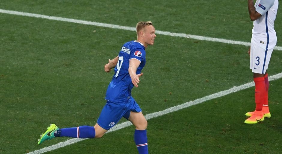 
                <strong>Kolbeinn Sigthorsson</strong><br>
                Wer Kolbeinn Sigthorsson heißt und bei der EURO 2016 in Frankreich das SIEGTOR für Island über ENGLAND schießt, hat sich einen Platz in der ran-Elf der Herzen redlich verdient.
              