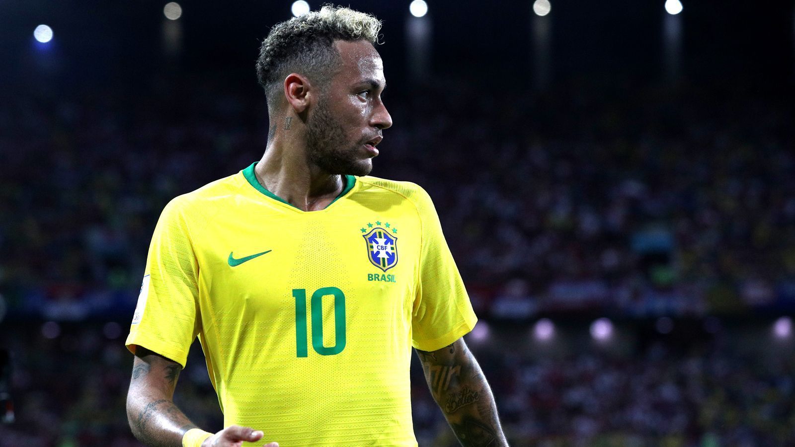 
                <strong>Neymar (Brasilien)</strong><br>
                Hintergrund: Bei Olympia dürfen neben der U23 jeweils zwei ältere Spieler pro Nation spielen. Vor Mertesacker und Lahm waren auch früher schon Weltstars oder zumindest kommende bei Olympischen Spielen am Ball. 2012 in London tanzte Brasilien mit Neymar an. 
              