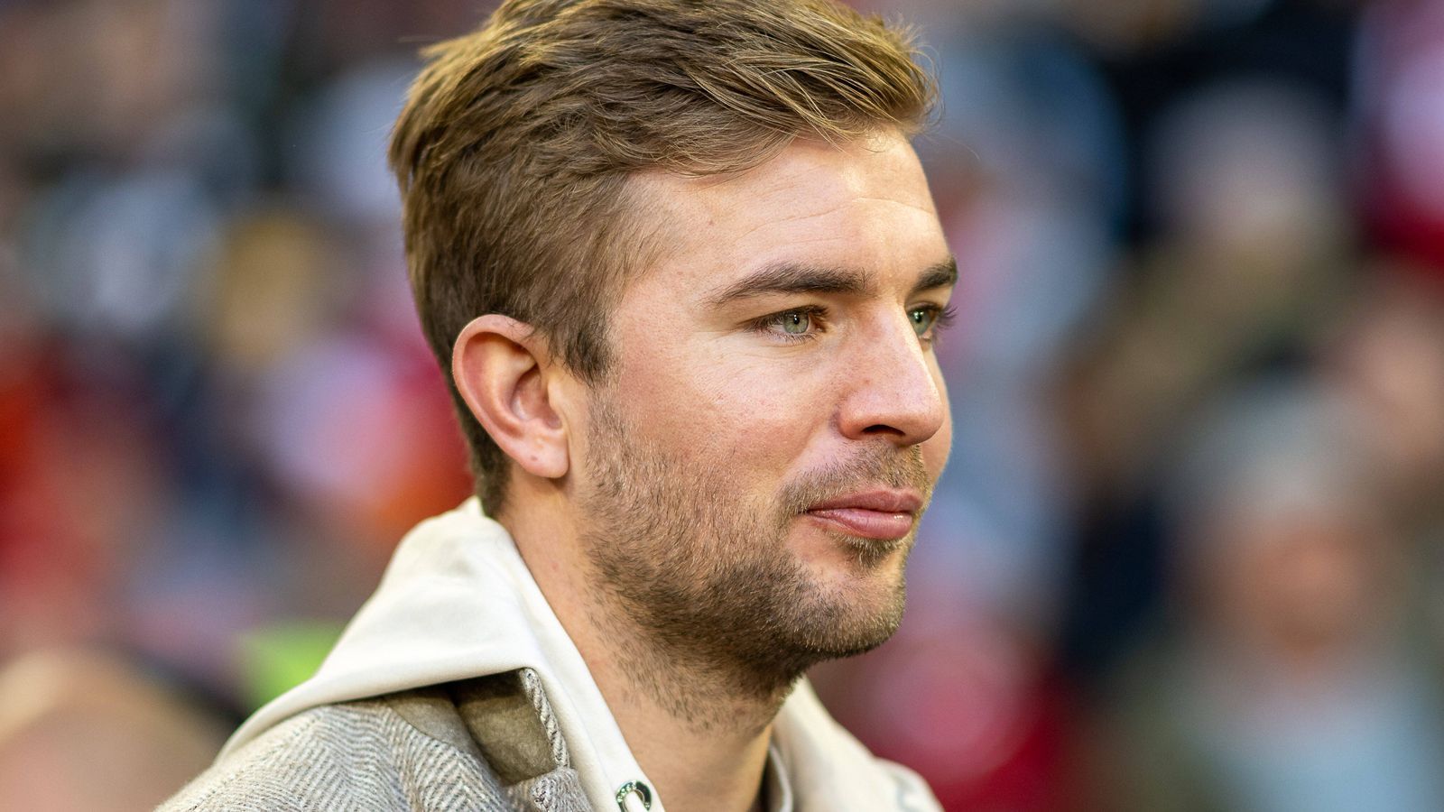 
                <strong>Christoph Kramer</strong><br>
                "Ich finde es schade. Er ist ein ganz toller Mensch, dem ich unglaublich viel zu verdanken habe", sagte ZDF-Experte Christoph Kramer. "Ich hoffe, dass er es selbst entscheiden durfte", so der Weltmeister von 2014.
              