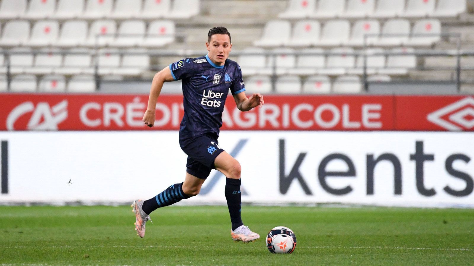 
                <strong>Florian Thauvin (UANL Tigres)</strong><br>
                Nach vier Jahren bei Olympique Marseille verabschiedet sich Florian Thauvin in Richtung Mexiko. Der Flügelstürmer und Weltmeister von 2018 wechselt ablösefrei zu den UANL Tigres und trifft dort auf seinen Landsmann Andre-Pierre Gignac. Laut der französischen Zeitung "L'Equipe" bindet sich der 28-Jährige für fünf Jahre.
              