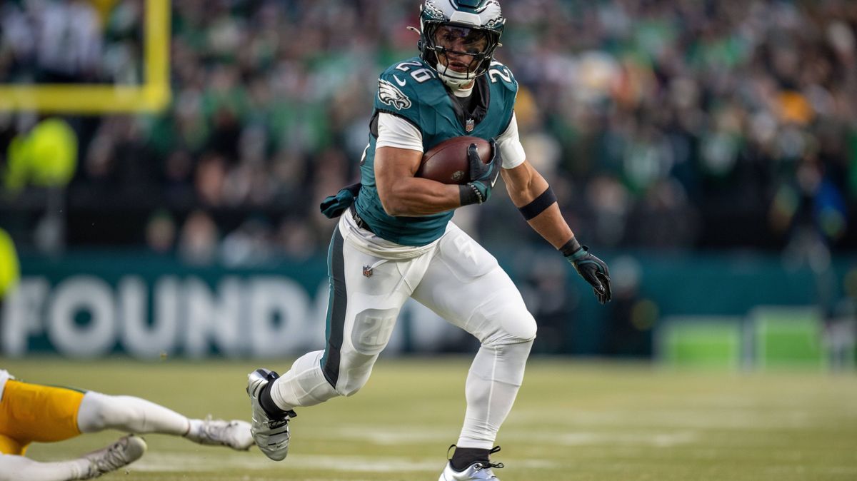 PHILADELPHIA, PA - JANUARY 12: Philadelphia Eagles running back Saquon Barkley (26) runs the ball during the NFC Wild Card playoff game between the Green Bay Packers and the Philadelphia Eagles on ...