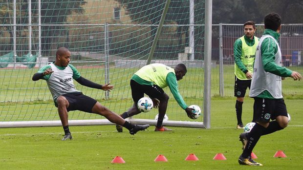 
                <strong>Hannover 96</strong><br>
                Wie schon im Sommer gehört Aufsteiger Hannover 96 auch im Winter zu den Frühstartern unter den Bundesligisten sein. Denn Trainer Andre Breitenreiter lässt seine Mannschaft schon am 29. Dezember wieder antanzen. Die Niedersachsen verzichten auf ein Trainingslager im Ausland. 
              