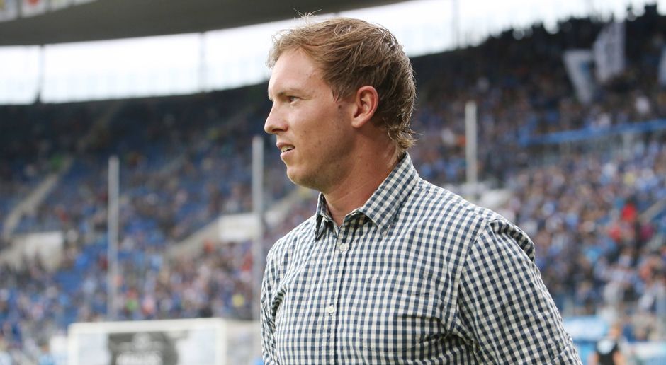 
                <strong>Julian Nagelsmann</strong><br>
                Er soll der Wunschkandidat von Uli Hoeneß sein. Und Nagelsmann selbst alles andere als abgeneigt. Bereits Mitte September lässt der 30-Jährige verlauten, dass der FC Bayern in seinen Träumen "schon eine etwas größere Rolle" spielt. Ein Trainerjob beim deutschen Rekordmeister würde ihn "vielleicht noch ein Stück glücklicher machen". Hinzu kommt Nagelsmanns Herkunft aus dem oberbayerischen Landsberg am Lech sowie die Tatsache, dass er mit seiner Familie bereits ein Haus in München baut. Das einzige, aber offensichtliche Problem: Nagelsmanns Vertrag bei der TSG 1899 Hoffenheim läuft noch bis 2021. Die Bayern müssten ihn freikaufen.
              