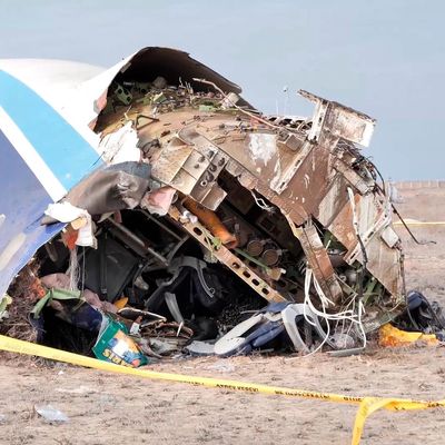 Passagierflugzeug stürzt in Kasachstan ab