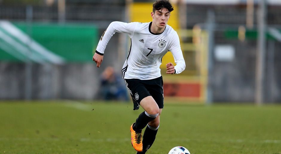 
                <strong>Mittelfeld: Kai Havertz</strong><br>
                Mittelfeld: Kai HavertzVerein: Bayer 04 LeverkusenLänderspiele (U17): 11Das sagt der Trainer: "Torgefährlicher, lauf- und zweikampfstarker offensiver Mittelfeldspieler."
              