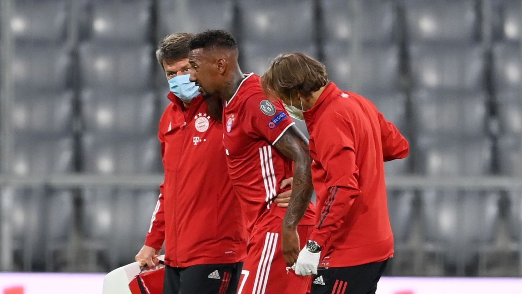 
                <strong>Jerome Boateng</strong><br>
                Auch wenn er als Innenverteidiger nicht allzu oft gefordert ist, hat er auffällig viele Ballkontakte und bringt fast alle Pässe sicher zum Mitspieler. Nach 63. Minuten wird er angeschlagen auswechselt. ran-Note: 3
              