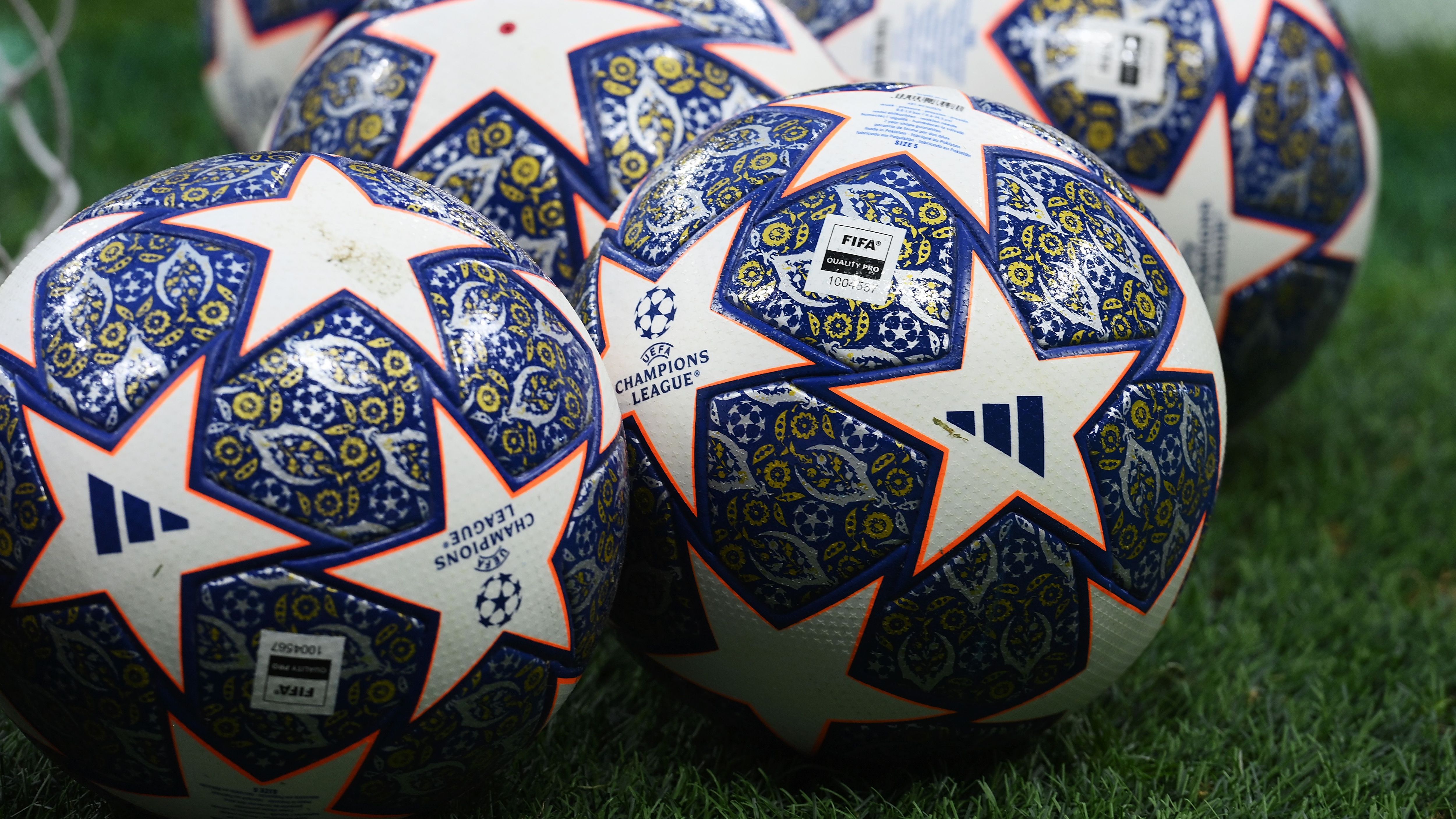 <strong>Saison 2022/23</strong><br>Der "Adidas UCL Pro Ball Istanbul" ist eine Hommage an die Kultur und fußballerische Geschichte der türkischen Großstadt.