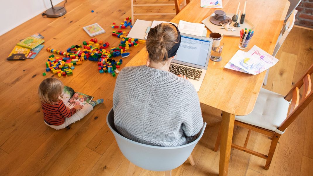 Viele Arbeitnehmer in Deutschland nutzen weiterhin Home-Office.