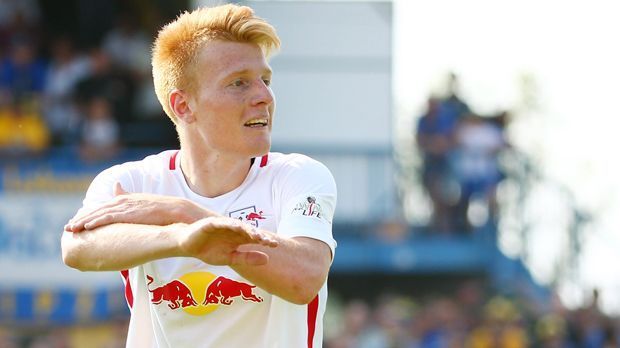 
                <strong>Zsolt Kalmar (RB Leipzig)</strong><br>
                Zsolt Kalmar (RB Leipzig): Während bei Selke nicht klar ist, ob er die Leipziger überhaupt verlassen darf, soll der Ungar Kalmar das offenbar unbedingt. Wie die "Bild" berichtet, soll der 21-Jährige in der Winterpause abgegeben werden. Er konnte sich in der Hinrunde nicht durchsetzen, war davor an den FSV Frankfurt ausgeliehen. Im Herbst kam er nur in der zweiten Mannschaft in der Regionalliga zum Einsatz (fünf Spiele, vier Tore, drei Vorlagen). 
              