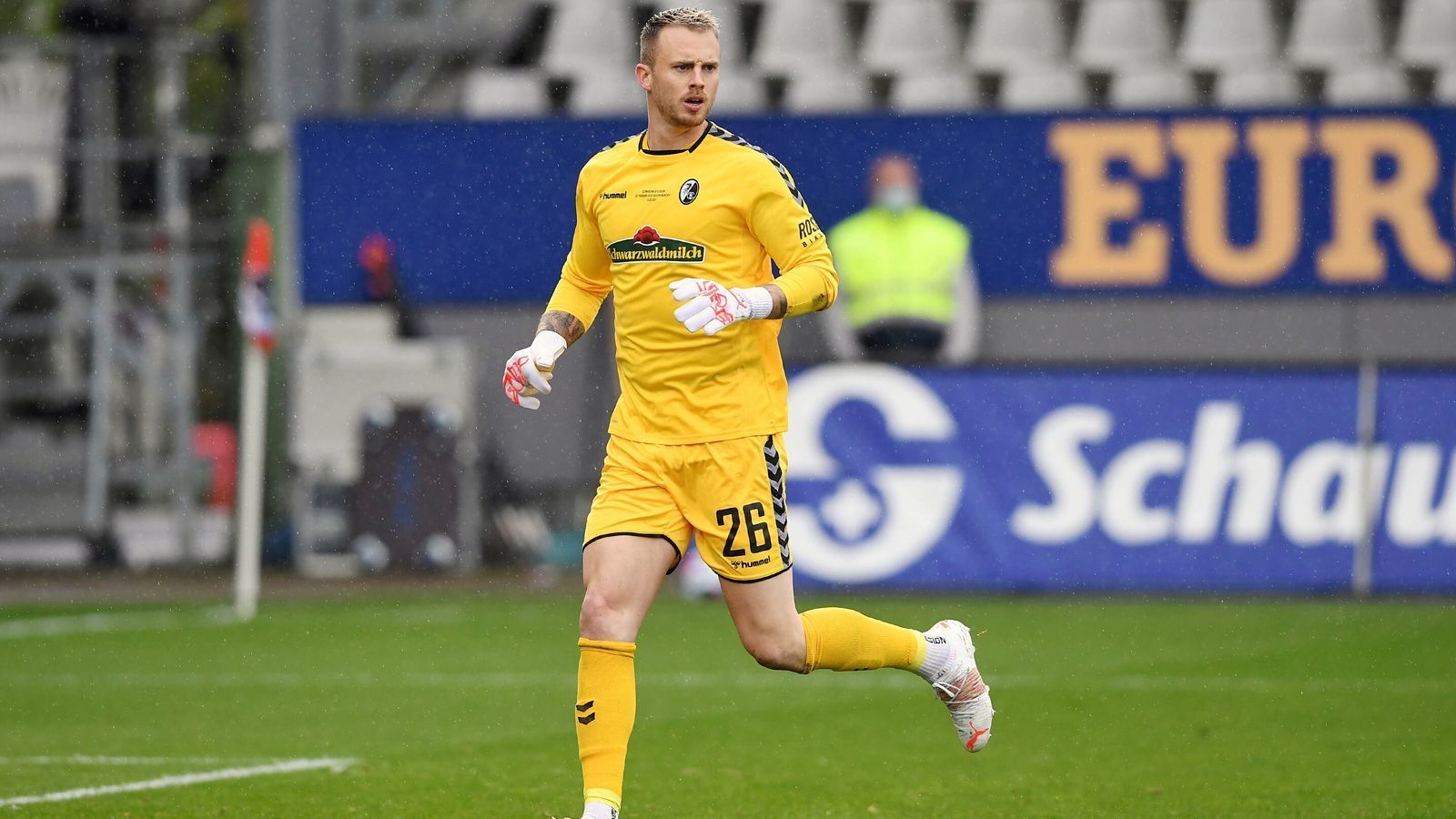 
                <strong>Mark Flekken (SC Freiburg)</strong><br>
                Größe: 1,95 Meter - Position: Torwart
              