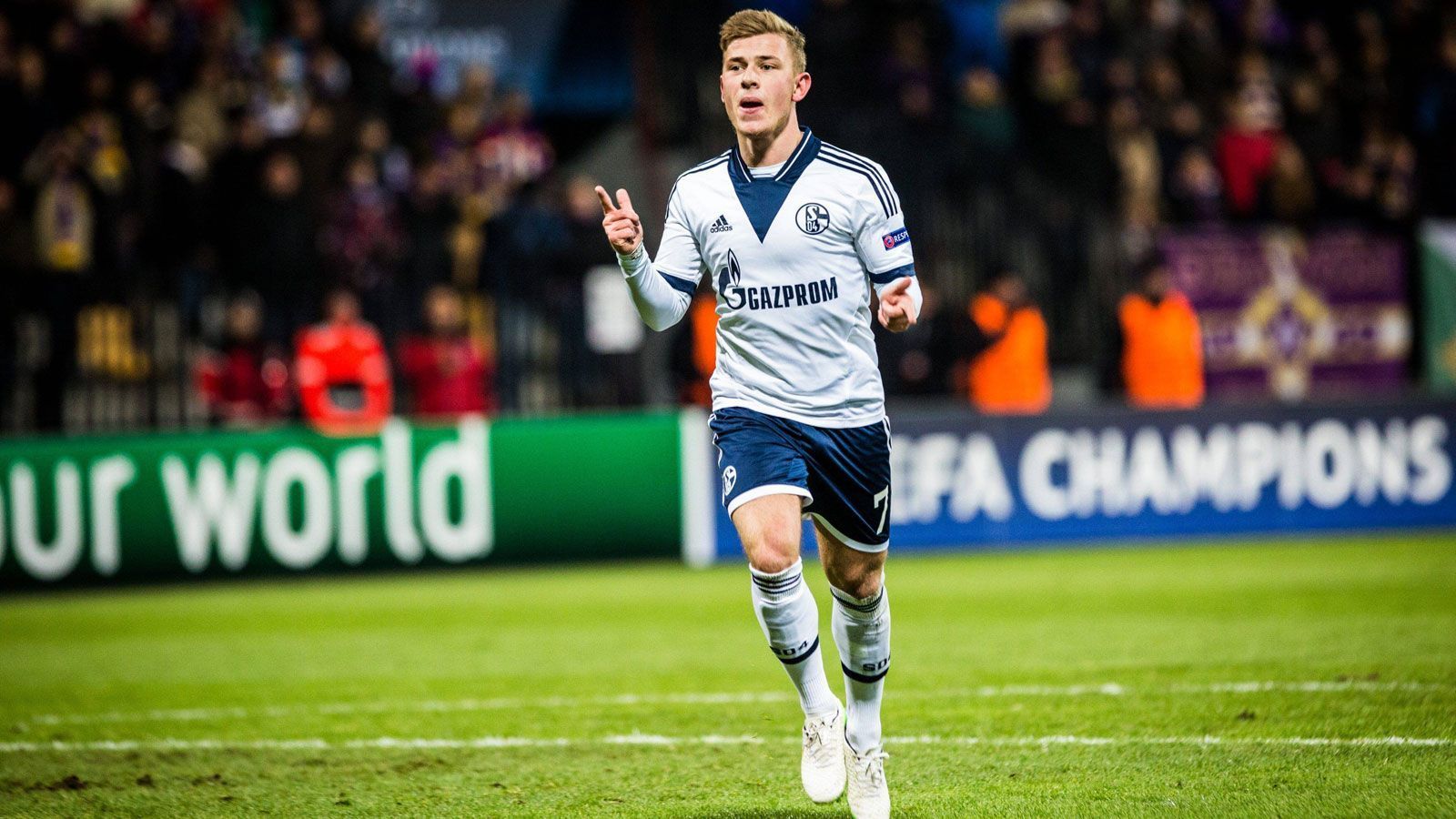 
                <strong>Platz 6: Max Meyer</strong><br>
                Alter: 19 Jahre, zwei Monate und 22 TageDamaliger Verein: FC Schalke 04Gegner und Endergebnis: 1:0 gegen NK Maribor (14/15)
              