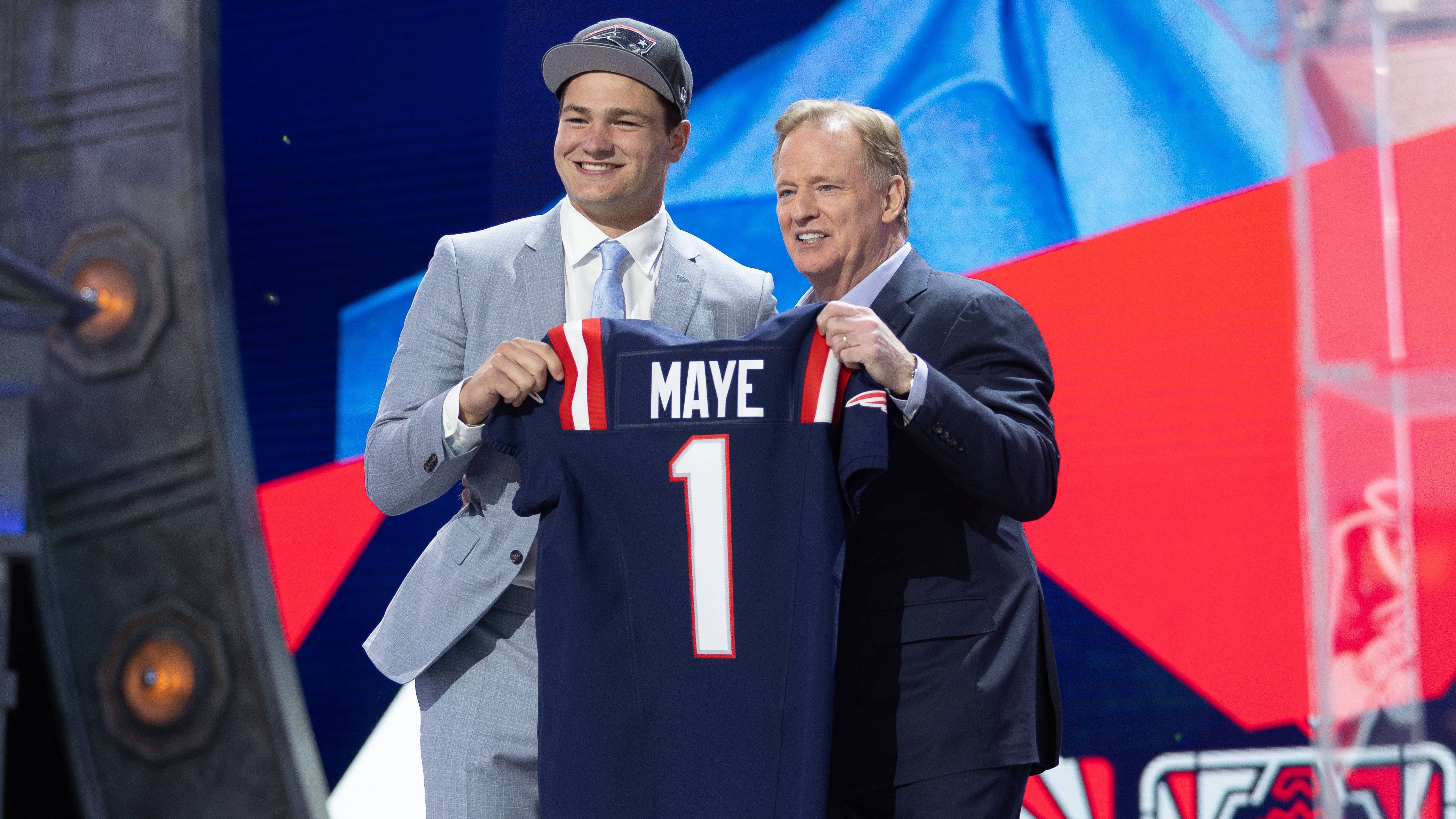 <strong>New England Patriots - 8 Picks<br></strong>1. Runde: 3. Pick: QB Drake Maye (Foto)<br>2. Runde: 37. Pick: WR Ja'Lynn Polk (via Chargers)<br>3. Runde: 68. Pick: OT Caedan Wallace<br>4. Runde: 103. Pick:, 110. Pick: WR Javon Baker&nbsp;(via Chargers)<br>5. Runde: -<br>6. Runde: 180. Pick: CB CB Marcellas Dial, 193. Pick: QB Joe Milton III(via Jaguars)<br>7. Runde: 231. Pick: TE Jaheim Bell (via Bears)