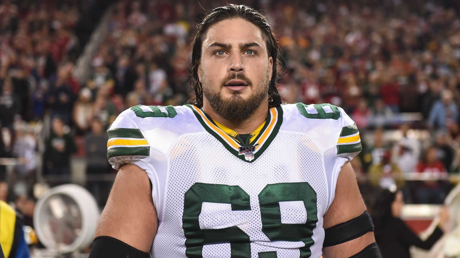 
                <strong>David Bakhtiari (Left Tackle)</strong><br>
                Das gilt auch für David Bakhtiari. Als Komplementär zu Turner wird er gegen San Francisco auf Left Tackle starten und damit das wichtige Matchup gegen Star-Pass-Rusher Nick Bosa bestreiten müssen. Der dreifache Pro Bowler spielte ebenfalls schon die ersten Snaps gegen die Lions, musste in den Trainingseinheiten während der Bye Week aber immer wieder geschont werden, um nichts zur überreizen. Immerhin fiel er aufgrund eines Kreuzbandrisses ein gutes Jahr lang aus. Den Zeitpunkt seines Comebacks hätte er sich nicht besser aussuchen können.
              