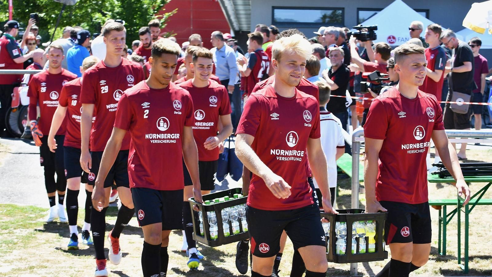 
                <strong>1. FC Nürnberg</strong><br>
                Auch Aufsteiger Nürnberg hat am 3. Juli das Training für die neue Saison wieder aufgenommen.
              