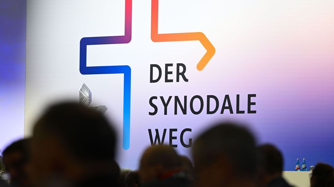 Die Synodalversammlung für die Reform der katholischen Kirche beschließt Segensfeiern für Homosexuelle.