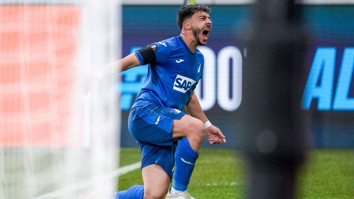 Torschütze Umut Tohumcu (Hoffenheim, 17), Spieler der TSG 1899 Hoffenheim, jubelt über das Tor zum 2:2, Jubel, jubeln, Torjubel, Torerfolg, celebrate the goal, goal, celebration, jubelt ueber das T...