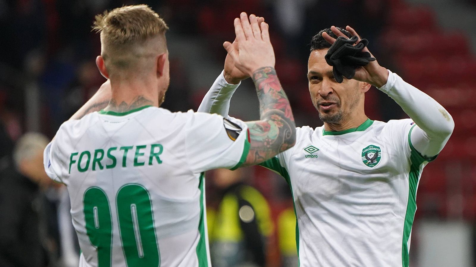 
                <strong>Futbolna Grupa (Bulgarien): Ludogorez Rasgrad</strong><br>
                Ludogorez Rasgrad hat zum achten Mal in Folge die bulgarische Fußball-Meisterschaft gewonnen. Der Klub aus dem Nordosten ist erst 2011 in die erste Liga aufgestiegen. Am letzten Spieltag sicherte sich der Klub durch ein 4:1 (2:1) gegen Tscherno More Warna den Titel vor Rekordmeister ZSKA Sofia (31 Titel). Rasgrad nimmt damit an der ersten Qualifikationsrunde zur Champions League teil. Der Klub profitiert von einem finanzstarken Unternehmer und hat durch dessen fianzielle Unterstützung den Hauptstadtklubs Lewski und ZSKA längst den Rang abgelaufen. 
              