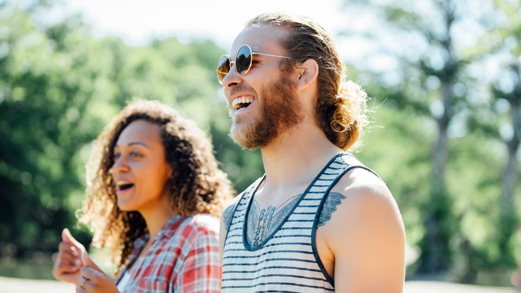 Close up of laughing couple, Nahaufnahme von Lachen Paar || Modellfreigabe vorhanden