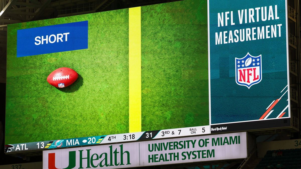 NFL, American Football Herren, USA Atlanta Falcons at Miami Dolphins Aug 9, 2024; Miami Gardens, Florida, USA; the new NFL virtual measurement system is used during a preseason game between the Atl...