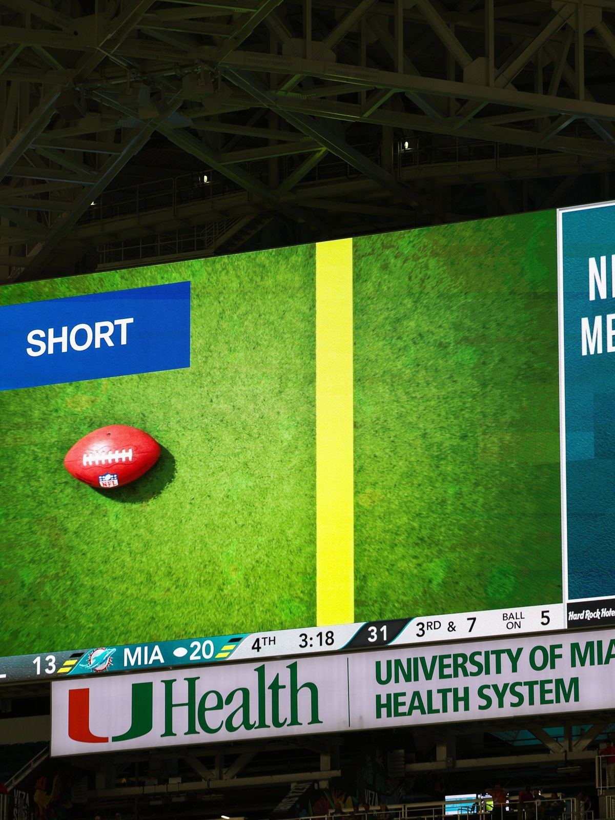 NFL, American Football Herren, USA Atlanta Falcons at Miami Dolphins Aug 9, 2024; Miami Gardens, Florida, USA; the new NFL virtual measurement system is used during a preseason game between the Atl...