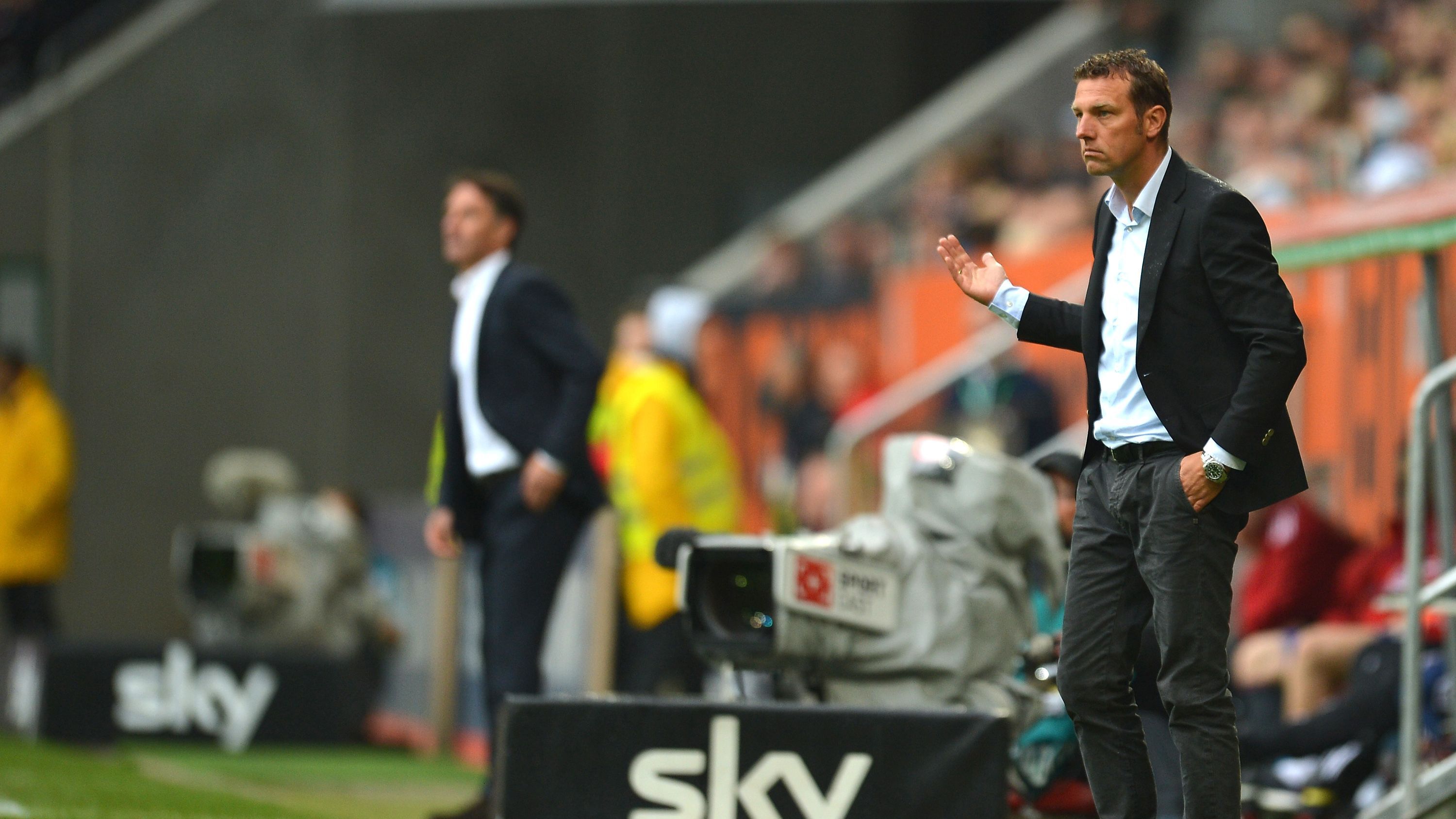 <strong>Juni 2022: FC Augsburg (Markus Weinzierl)</strong><br>Markus Weinzierl war in Augsburg eine Legende: Jahr für Jahr verhalf er den Schwaben zum Klassenerhalt und führte sie sogar nach Europa. 2016 wollte Weinzierl dann den nächsten Schritt machen und verbrannte sich. Beim FC Schalke klappte es nicht so richtig. Auch sein Engagement beim VfB Stuttgart endete jäh.&nbsp;