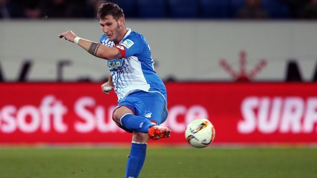 
                <strong>Niklas Süle (1899 Hoffenheim)</strong><br>
                Niklas Süle (1899 Hoffenheim): Obwohl die Kraichgauer gegen den Abstieg kämpfen, entwickelt sich der junge Innenverteidiger bislang richtig gut. Der 1,95 Meter große Süle verpasst in dieser Bundesliga-Saison keine einzige Sekunde und absolviert mit 20 Jahren schon 67 Spiele in der höchsten Liga. Er könnte eine Überraschungsnominierung in der Innenverteidigung werden, die von Verletzungen gebeutelt ist. ran-Voting: 2 Prozent.
              