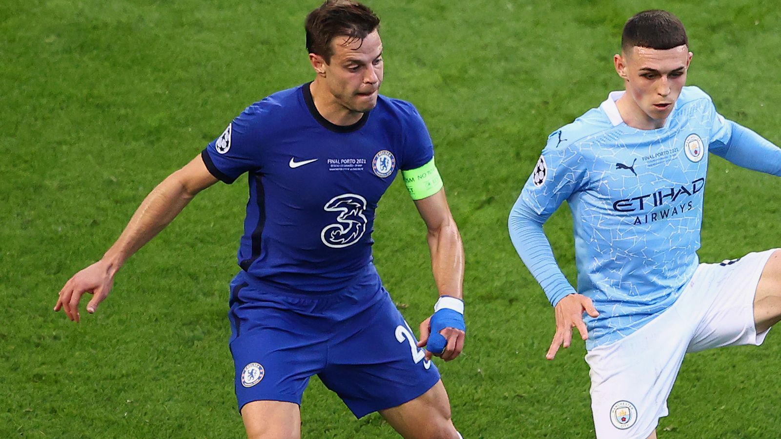 
                <strong>Cesar Azpilicueta</strong><br>
                Chelseas Kapitän Cesar Azpilicueta fokussiert sich im Finale gegen Manchester City vor allem auf die Defensive, rückt bei Ballbesitz der Citizens immer wieder ins Zentrum, um dort Überzahl zu schaffen und entstehende Lücken zu schließen. Gut eine Viertelstunde vor Ende klärt der Spanier im Fünfmeterraum ganz entscheidend vor Gündogan. ran-Note: 3
              