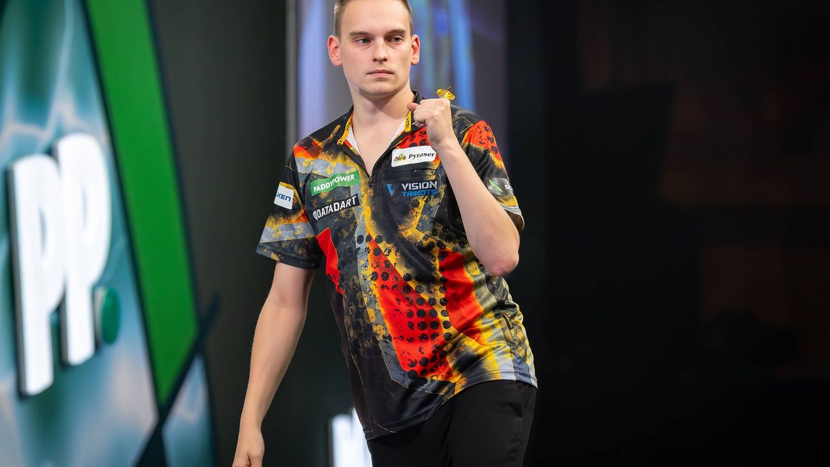 Paddy Power 2025 World Darts Championship Ricardo Pietreczko (GER) reacts in his Second Round match against Gian van Veen (NED) (not in picture) during the 2025 Paddy Power World Darts Championship...