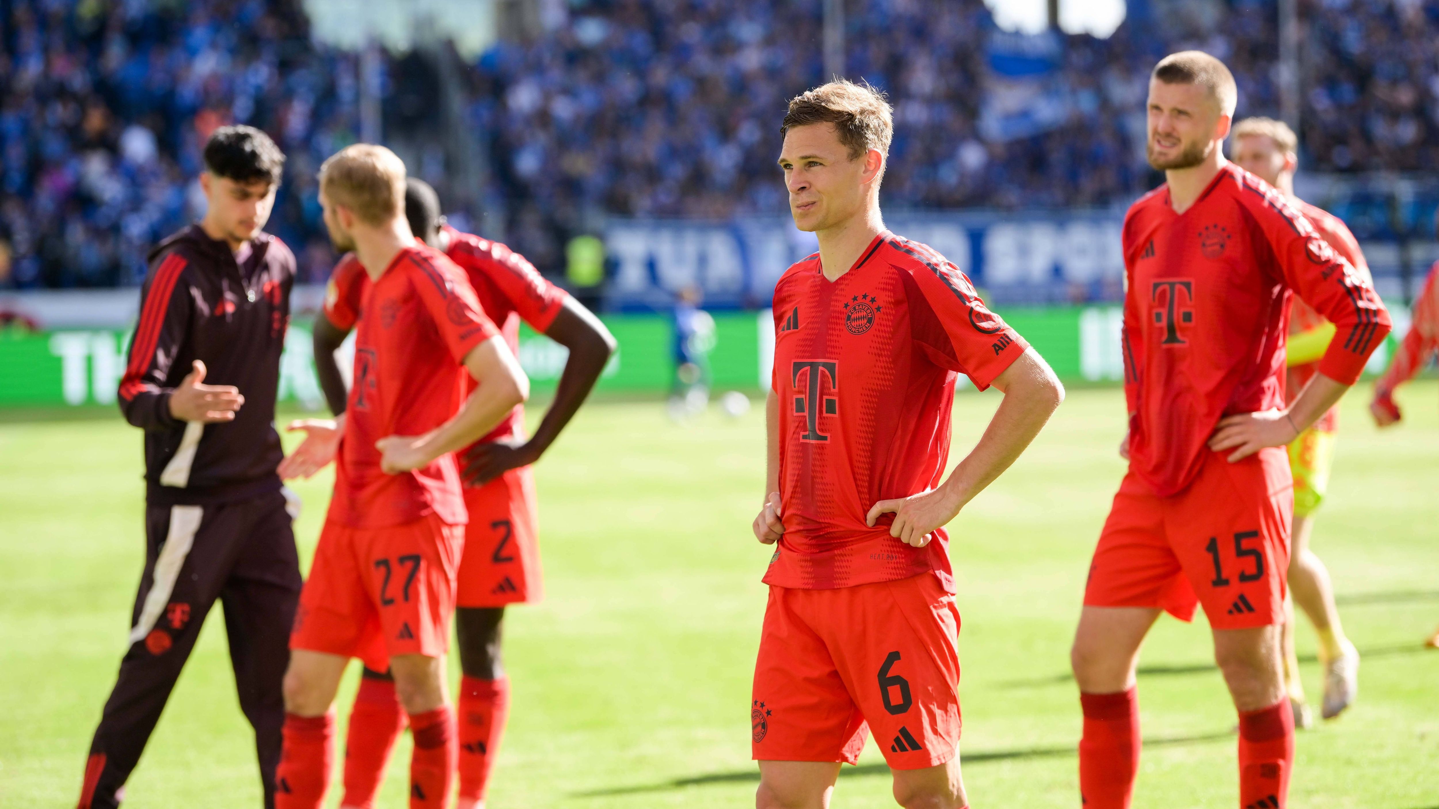 <strong>So schlecht war die Rückrunde der Bayern</strong><br>Zum ersten Mal seit zwölf Jahren schließt der FC Bayern München eine Saison ohne Titel ab. Nach einer starken Hinrunde baute der Rekordmeister in der zweiten Halbserie stark ab - und präsentierte sich in der Liga schlechter als so manches Kellerkind. <strong><em>ran</em></strong> lässt die katastrophale Rückrunde des FCB in der Bundesliga noch einmal Revue passieren.