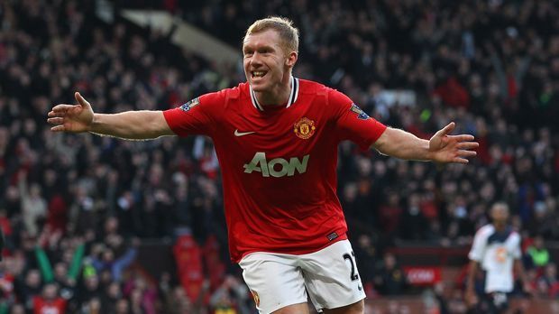 
                <strong>Paul Scholes</strong><br>
                Offensives Mittelfeld: Paul Scholes. Eine Manchester-Legende. Mit über 700 Einsätzen und etlichen Titelgewinnen war der Engländer jahrelang einer der führenden Spieler in den Reihen von United. Giggs entscheidet sich aber nicht nur deshalb für Scholes: "Er kontrollierte das Spiel wie kein anderer", erinnert sich der Waliser.
              