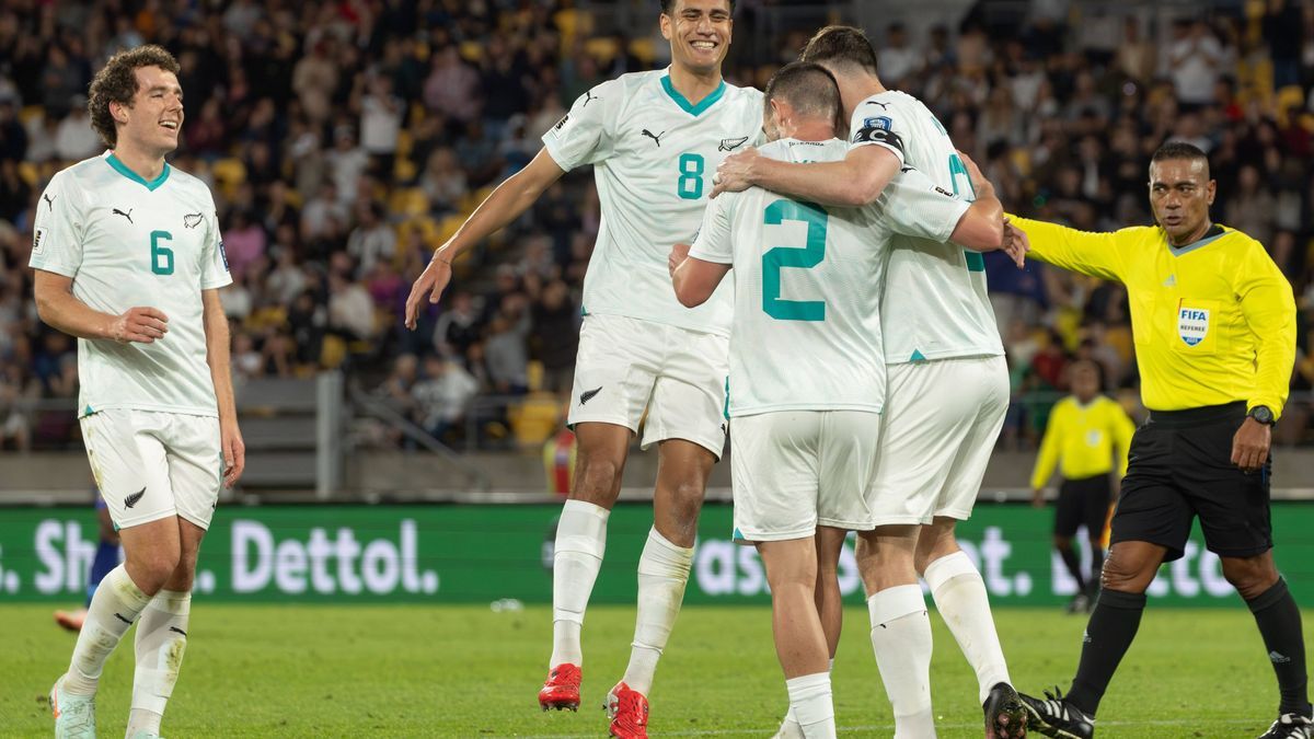 Wellington, New Zealand, 21 March 2025: All Whites celebrate Tim Payne s goal, the first for his country. New Zealand All Whites v Fiji. FIFA World Cup, WM, Weltmeisterschaft, Fussball qualificatio...