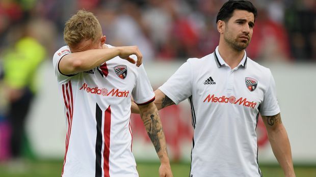 
                <strong>17. Platz (Absteiger): FC Ingolstadt</strong><br>
                Der FC Ingolstadt steigt nach der zweiten Bundesliga-Saison wieder ins Unterhaus ab. Auch Trainer Maik Walpurgis konnte die "Schanzer" nicht retten. 32 Punkte bedeuten Platz 17.
              