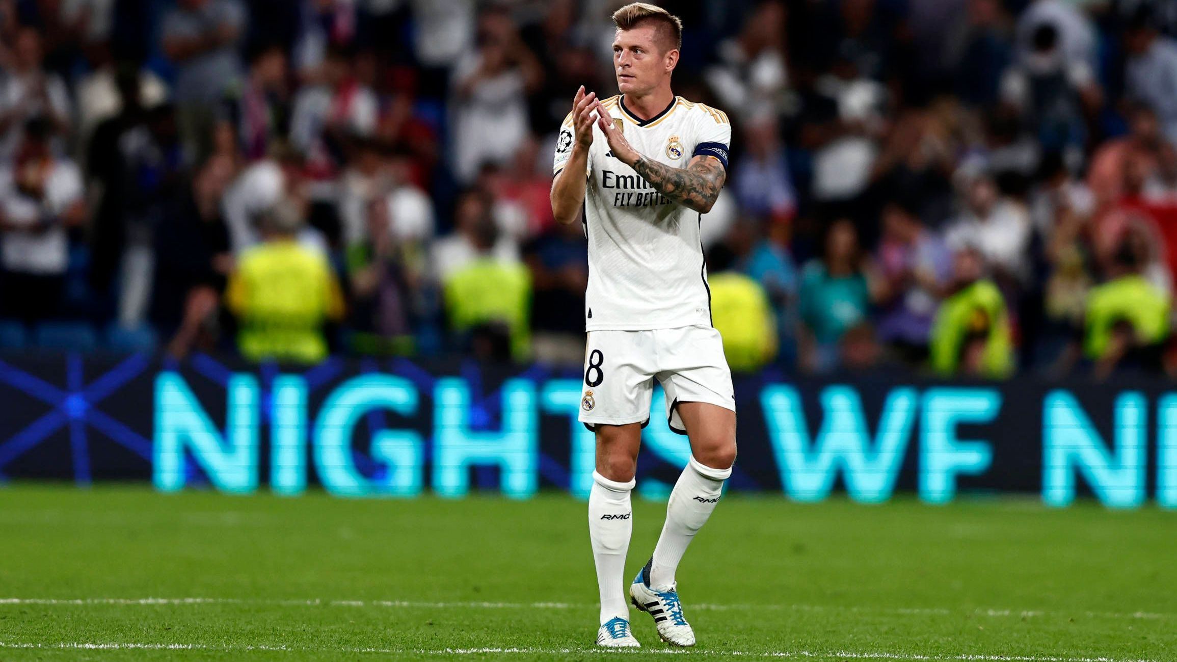 <strong>Toni Kroos (Real Madrid)</strong><br>Selbst Superlative reichen nicht aus, um die Karriere von Toni Kroos zu beschreiben. Aus der Rostocker Jugend ging es über den FC Bayern München und Bayer Leverkusen 2014 zu Real Madrid. Seitdem dirigierte er das "weiße Ballett" wie kaum jemand vor ihm. Nach dem EM-Aus mit dem DFB-Team beendet der 34-Jährige seine einmalige Laufbahn.