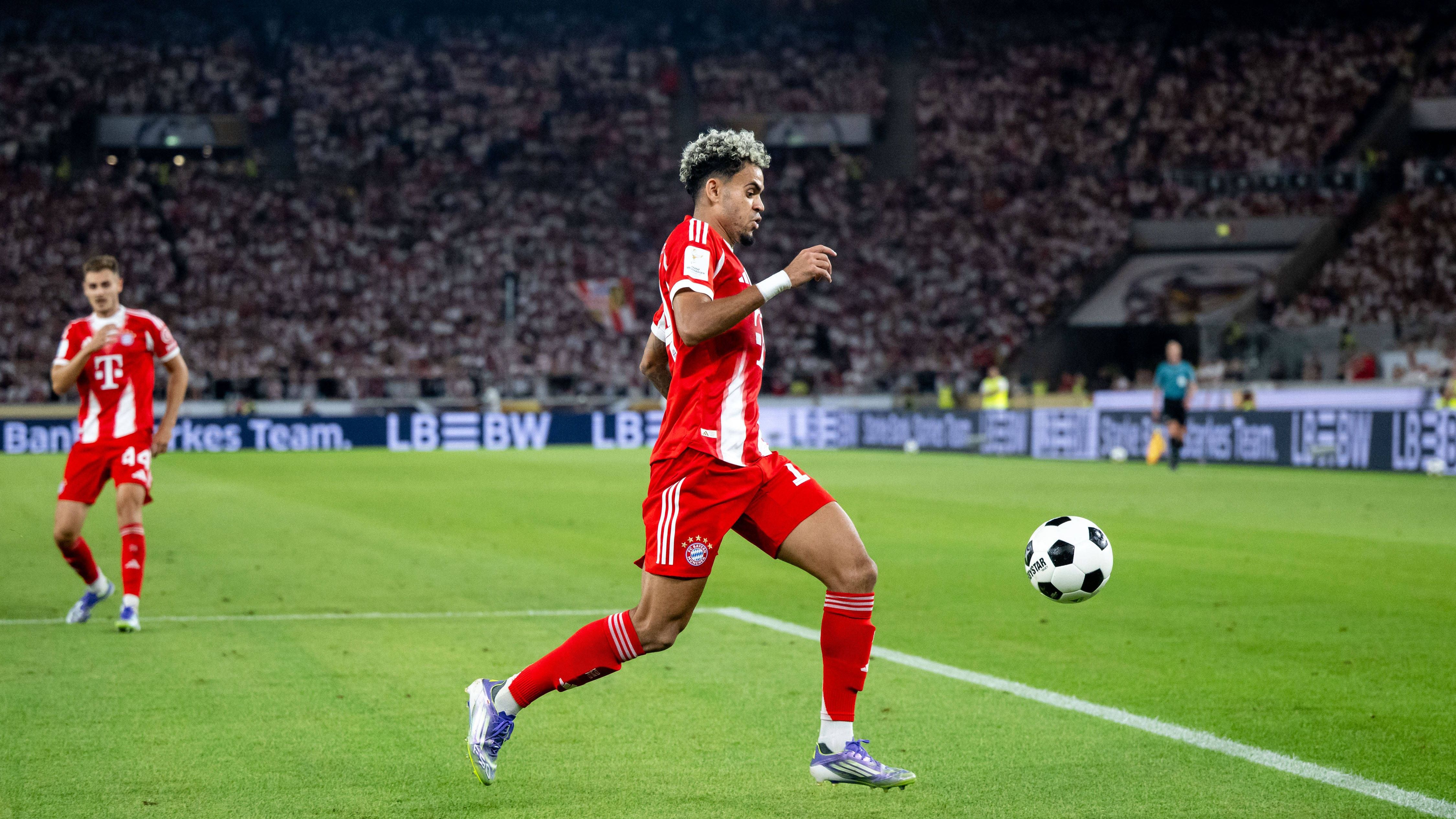<strong>Luis Díaz (für 70 Millionen Euro vom FC Liverpool zu FC Bayern)</strong><br>Der Königstransfer der Bundesliga, drittteuerster Zugang der Vereinsgeschichte und gleich mit einem Tor im Supercup gegen Stuttgart: Luis Díaz soll gemeinsam mit Jamal Musiala (nach seiner Rückkehr), Harry Kane und Michael Olise die Bayern vor allem in Europa wieder nach vorne bringen. Der Kolumbianer überzeugt mit Tempo, Torgefahr und Übersicht.