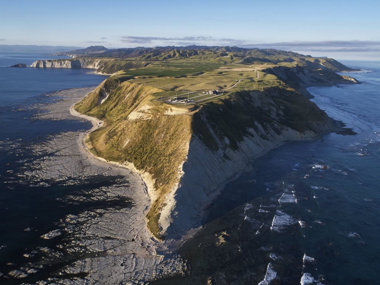 Der Startplatz von Rocket Lab in Neuseeland ist vermutlich einer der schönsten der Welt. Die Firma ist eine der wenigen, die schon erfolgreich Kleinraketen starten - die härteste Konkurrenz für die Deutschen.