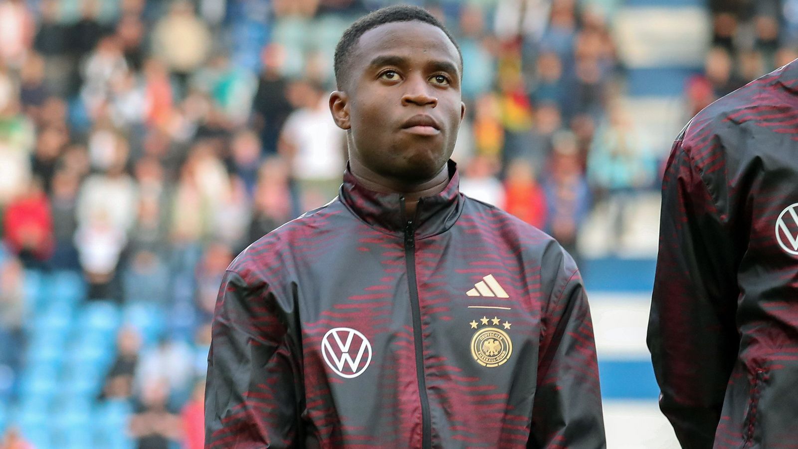 
                <strong>#26: Youssoufa Moukoko (Borussia Dortmund)</strong><br>
                &#x2022; Position: Mittelstürmer<br>&#x2022; A-Länderspiele: keines (kein Tor)<br>&#x2022; Alter: 17 Jahre<br>
              
