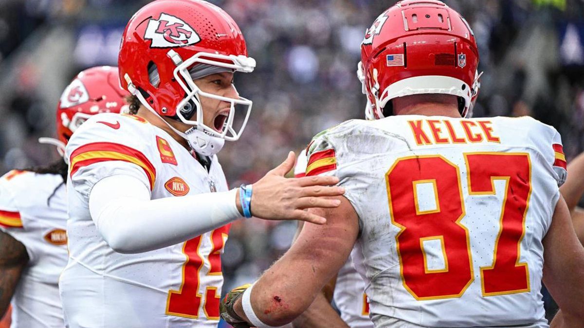 SPORTS-FBN-SUPERBOWL-PATHS-KC Kansas City Chiefs quarterback Patrick Mahomes (15) celebrates with tight end Travis Kelce (87) after Kelce pulled in a catch for touchdown in the first quarter agains...