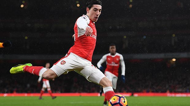 
                <strong>Hector Bellerin (FC Arsenal)</strong><br>
                Hector Bellerin (FC Arsenal): Wollen die Münchner auf Nummer sicher gehen, wäre Hector Bellerin eine Überlegung wert. Schon seit längerem soll der Arsenal-Star wohl beim FC Bayern im Gespräch sein, das schreibt unter anderem die "Mundo Deportivo".  Der Franzose besitzt allerdings einen Vertrag bis 2023 (!) beim FC Arsenal. Der deutsche Rekordmeister müsste wohl den Geldbeutel weit öffnen. 
              