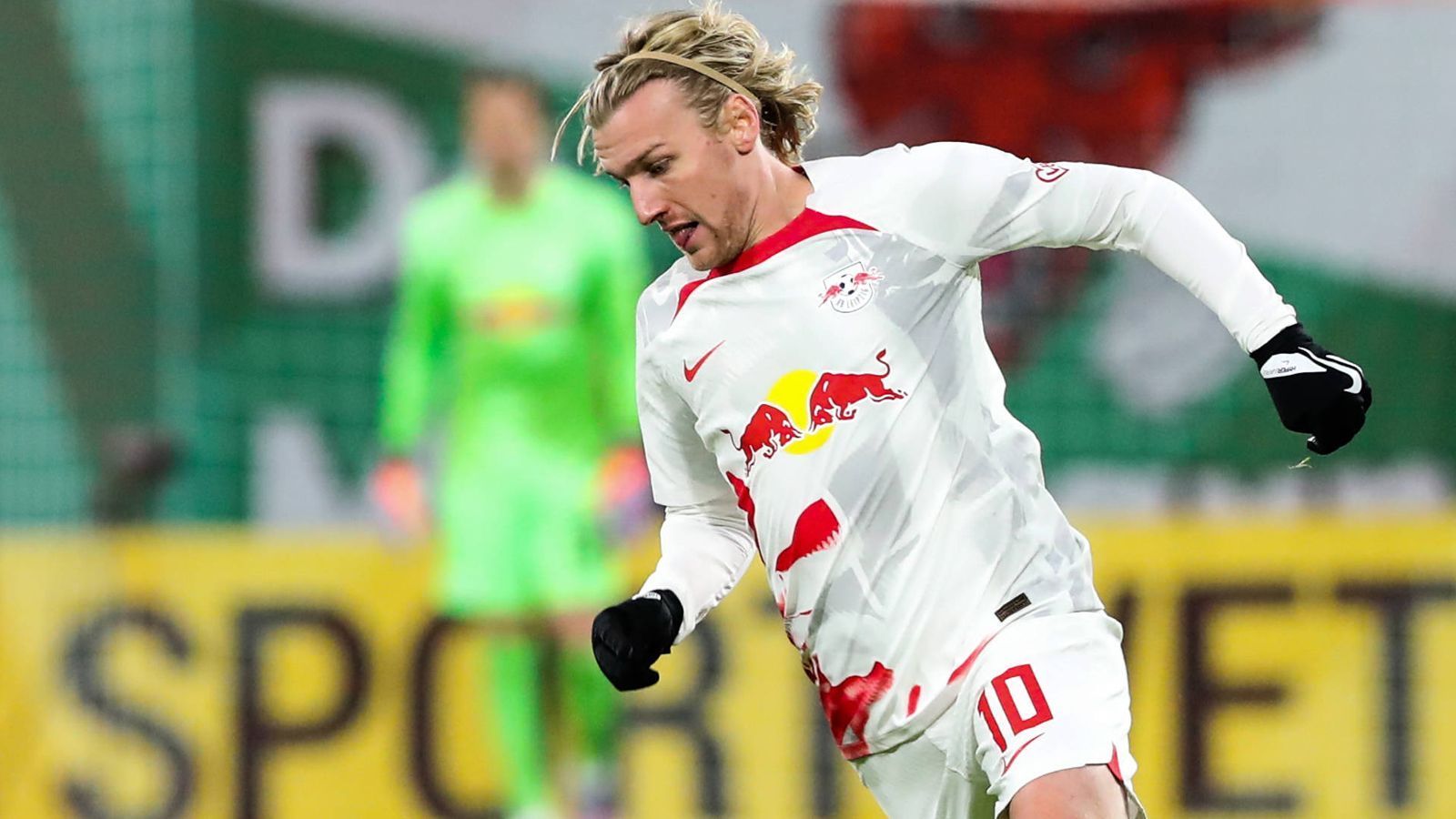 
                <strong>Emil Forsberg</strong><br>
                Forsberg kommt in der Schlussphase für Olmo, kann aber nicht in dem Maß Akzente setzen wie der Spanier. ran-Note: 3
              