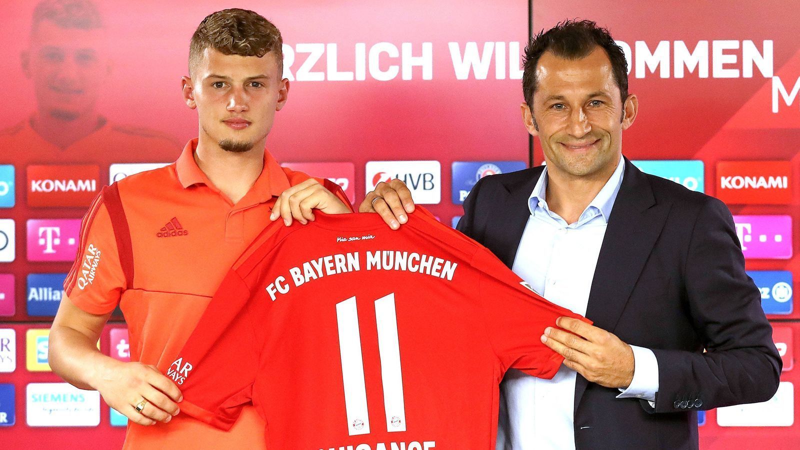 
                <strong>Transfer von Michael Cuisance</strong><br>
                Mit dem französischen Talent Michael Cuisance holten Salihamidzic und die Bayern im August 2019 einen Mann für die mittelfristige Zukunft des Rekordmeisters. Der 20-Jährige spielte zuvor beim Bundesliga-Rivalen Borussia Mönchengladbach und dürfte die Münchner rund zwölf Millionen Euro Ablöse gekostet haben. "Er hat seine Stärken im Ballbesitzfußball. Er hat eine hervorragende Technik, einen starken linken Fuß und eine top Mentalität", sagte Salihamidzic über den Neuzugang, der allerdings bislang kaum eine Rolle bei den Profis spielt. Nur zwei Bundesliga-Kurzeinsätze stehen für Cuisance zu Buche, ansonsten musste der Franzose zuletzt bei den Drittliga-Amateuren des FC Bayern ran und flog dort zuletzt sogar kurzfristig aus der Startelf, weil er zu spät zum Treffpunkt erschien.
              